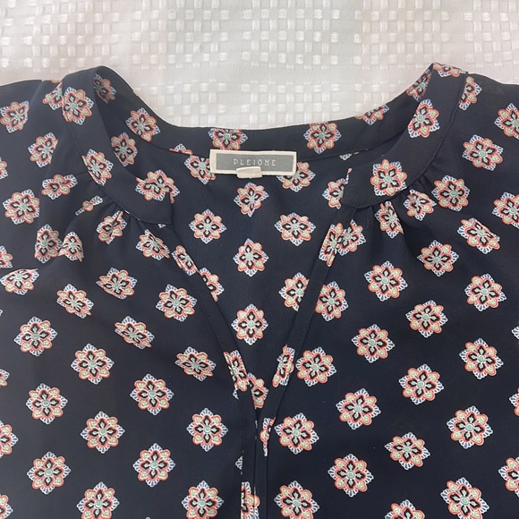 Pleione long sleeved blouse with a small V neckline - Picture 6 of 12